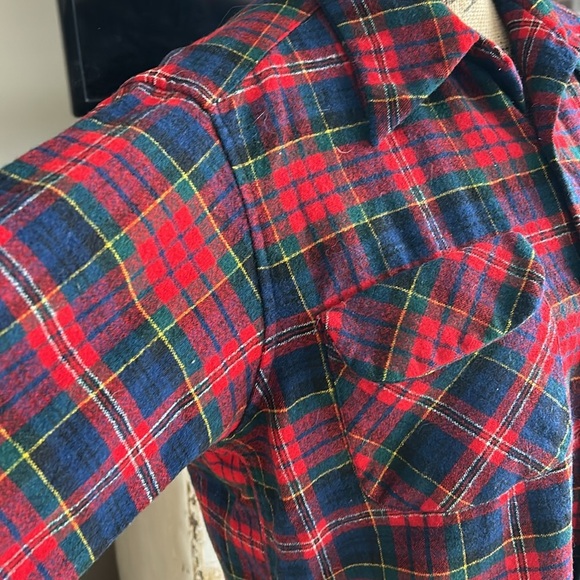Vintage Pendleton 100% wool long sleeve button down red blue green plaid flannel - Picture 3 of 16